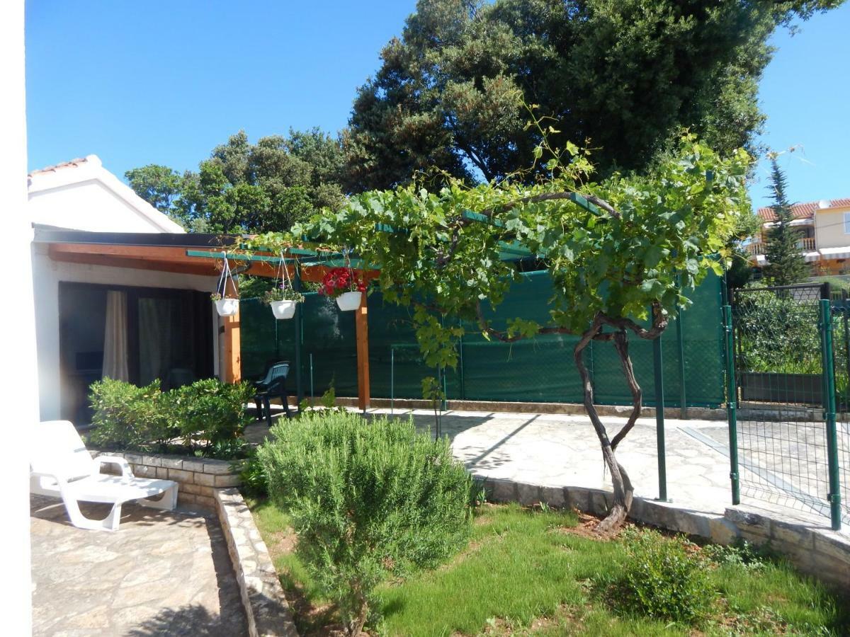 Apartman Duje Petrcane Exterior photo