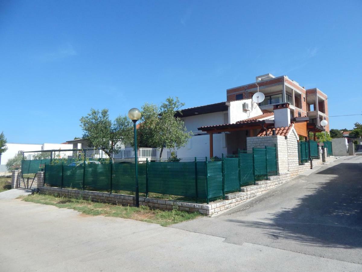Apartman Duje Petrcane Exterior photo